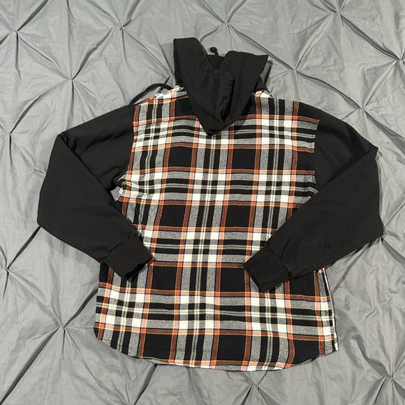 Button up flannel - Picture 4 of 4